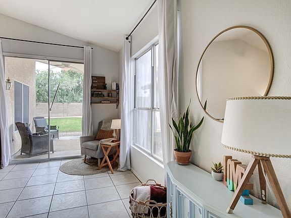 1510 E Cheyenne St11