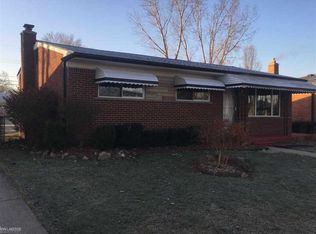 8486 Christine St, Warren, MI 48093