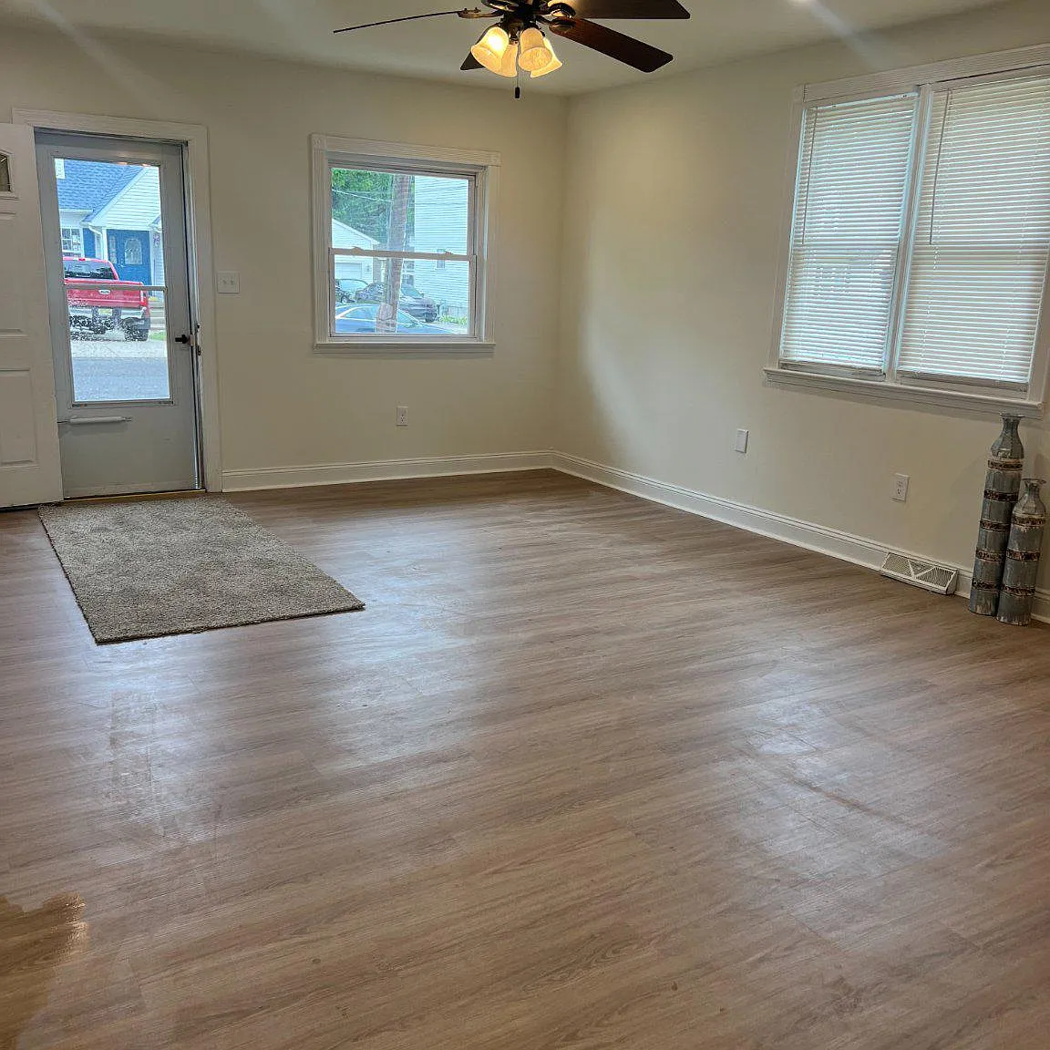 4 bed, 2.0 bath, 1404 sqft, $3,000 — Photo 4