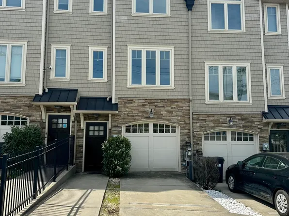 236 Lamberts Ln, Staten Island, NY 10314