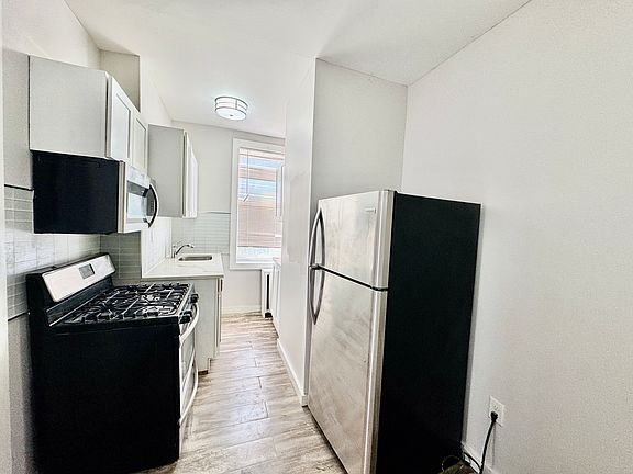 2nd image of 516 Central Ave #2R