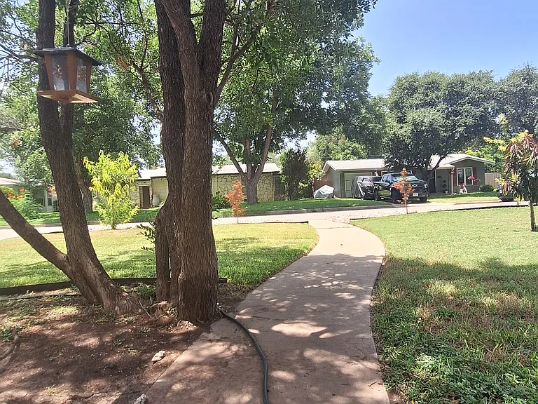 138 Norfolk Pl — Photo 3