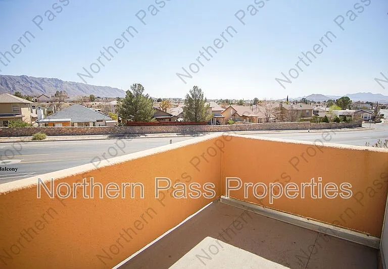 528 Green Village Ct #B — Photo 18