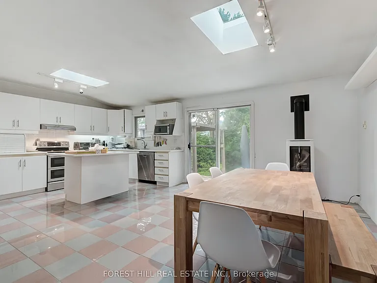 112 Dewbourne Ave — Photo 10