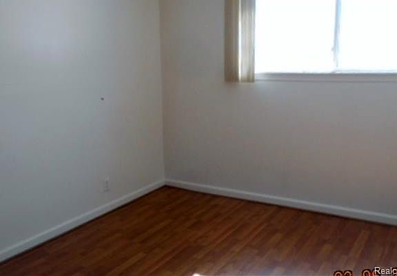 5th image of 29504 Cambridge St