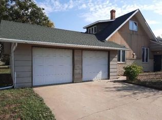 32 4th Ave SE, Beach, ND 58621
