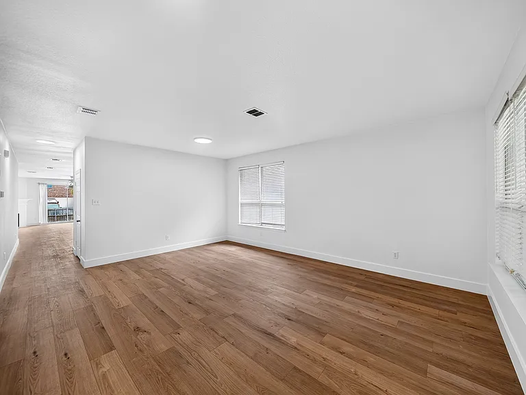 11630 La Grange Dr — Photo 7