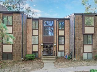 9743 Kings Crown Ct APT 202, Fairfax, VA 22031