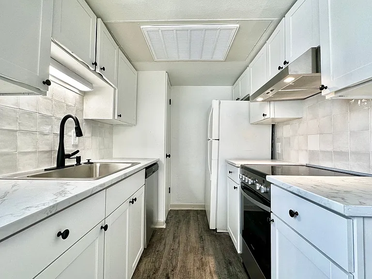 The Campus Edge Apartments — Photo 15