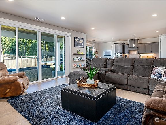 4th image of 33606 Juniper Avenue SE