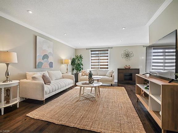 5th image of 1 Amesbury Cres