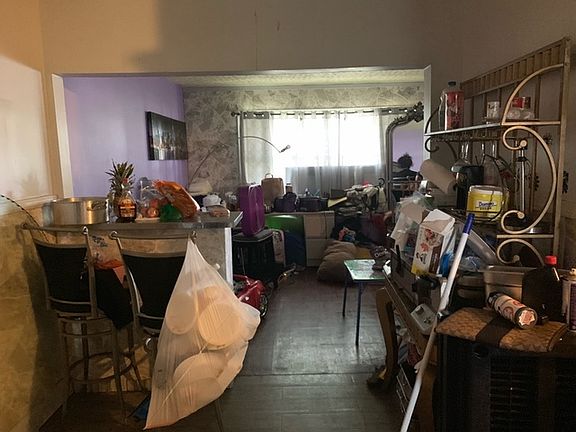 4th image of 1490 Burnham Ave