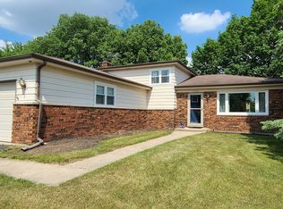 1768 Patricia Ave, Saint Charles, IL 60174