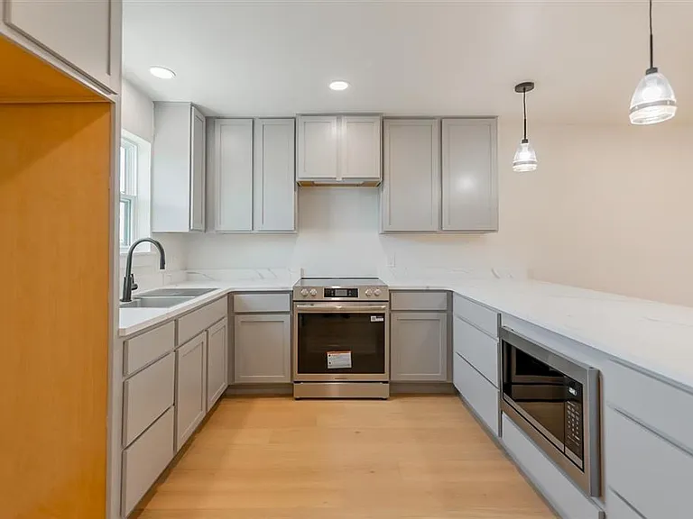 705 W Highpoint Dr #C — Photo 4