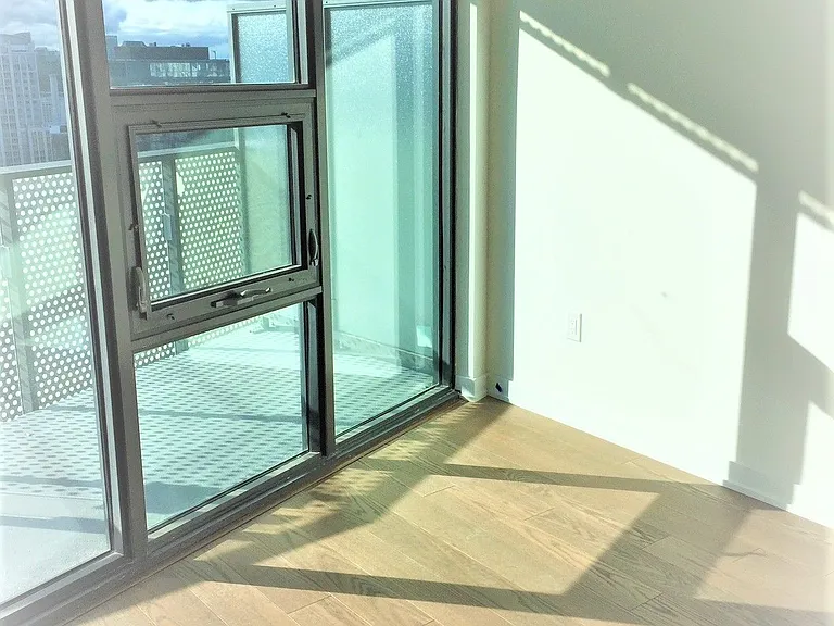 11 Wellesley St W #4404 — Photo 3
