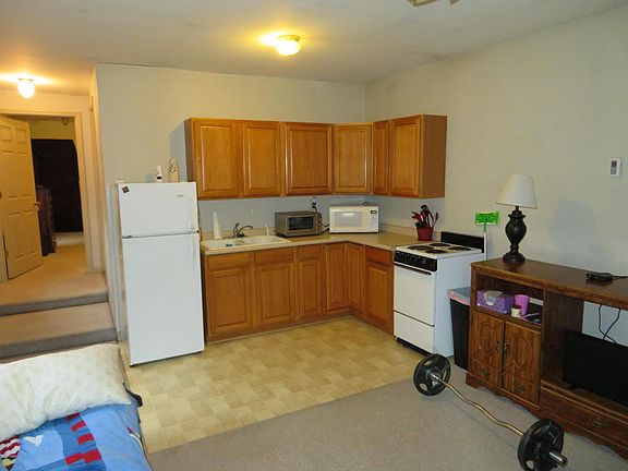 4th image of 604 Church St