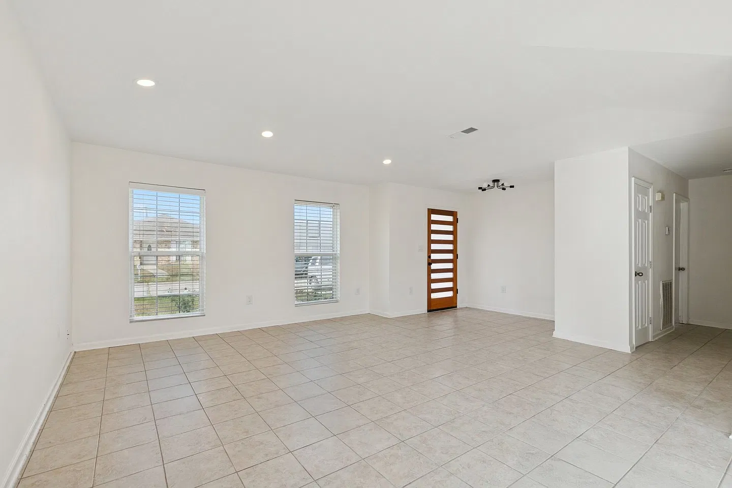 4 bed, 1757 sqft, $2,400 — Photo 2