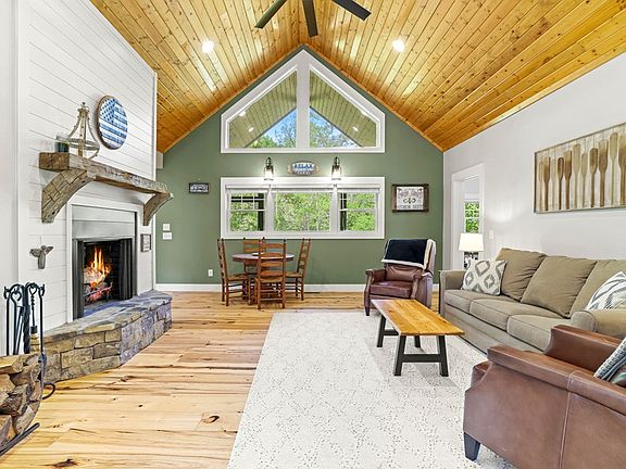 3rd image of 1550 River Rd
