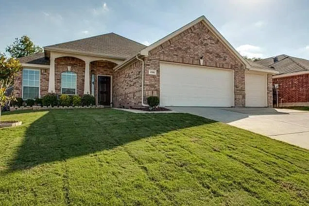 3 bed, 1884 sqft, $2,195 — Photo 1