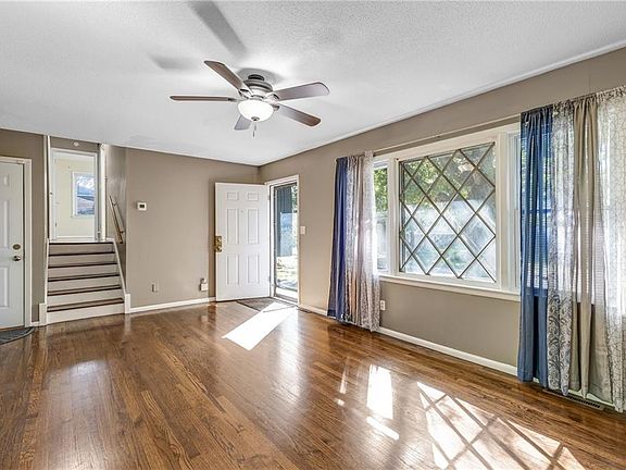 5th image of 9403 Richmond Ave