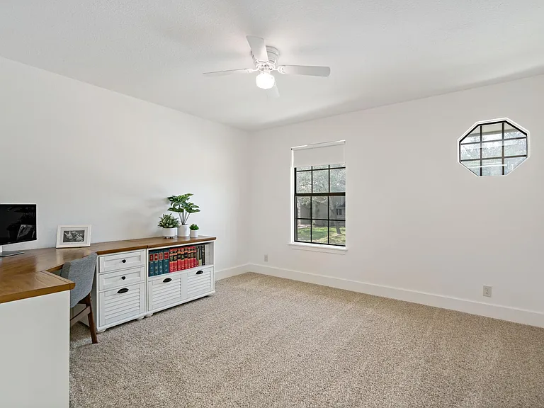 8906 Shady Hls — Photo 31