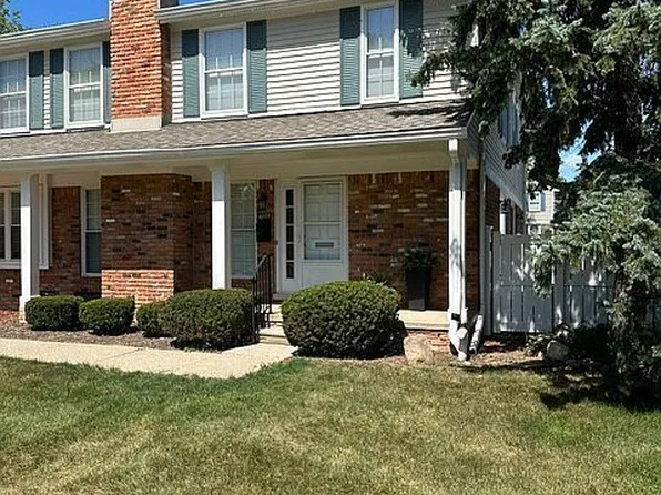 42172 Roscommon St, Northville, MI 48167