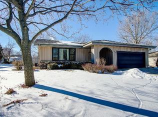 7365 S 69th St, Franklin, WI 53132