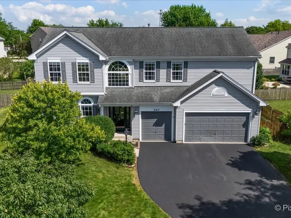 2317 Barrett Dr, Algonquin, IL 60102