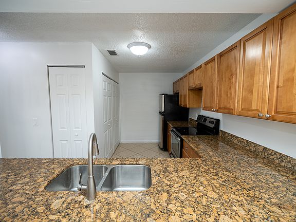 2nd image of 640 Kenwick 104 Cir #104