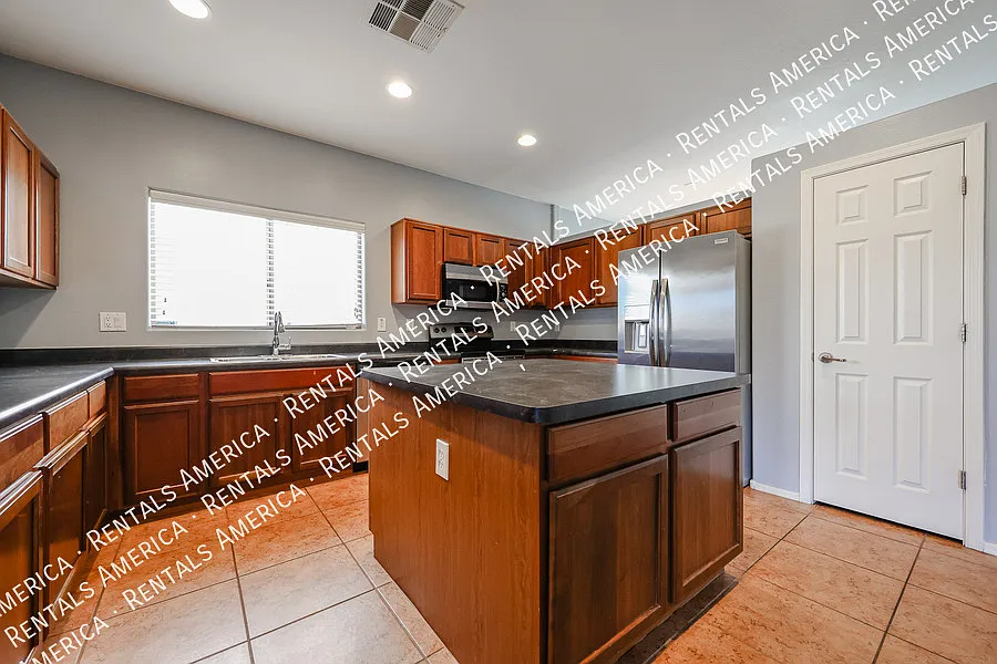 Charming 3-Bedroom Home for Rent in Maricopa! — Photo 3