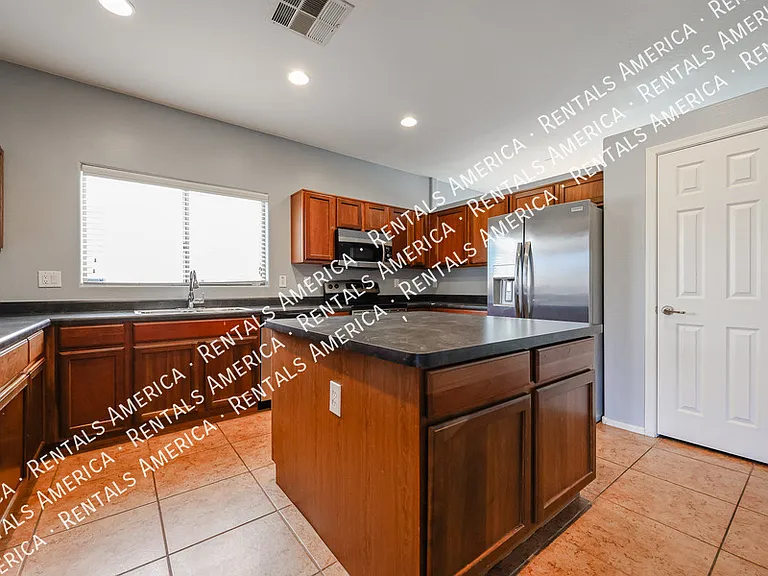 18166 N Jameson Dr — Photo 3
