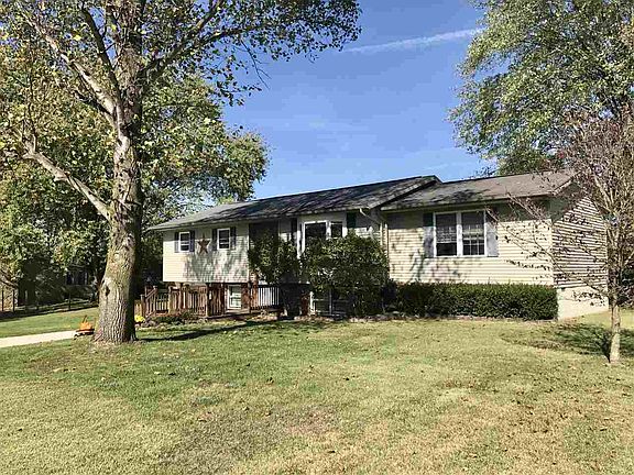4th image of 2075 E Nixon Dr