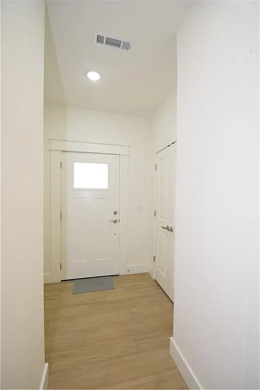 3 bed, 1601 sqft, $1,800 — Photo 2