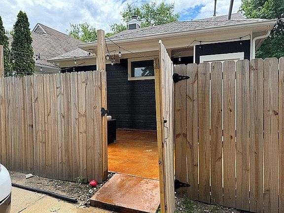 Entrance to back patio