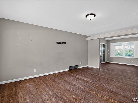 4th image of 2254 Gadbury Dr