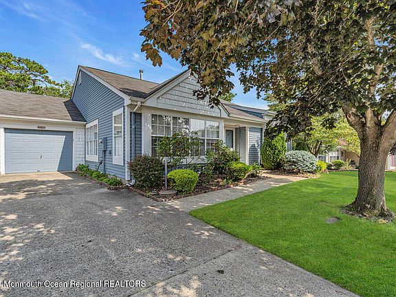 3rd image of 1134B Thornbury Lane