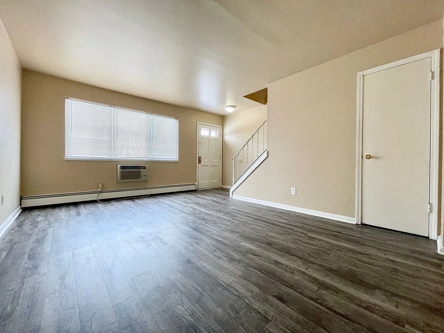 2 bed, 1.5 bath, 1100 sqft, $1,250 — Photo 3