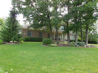 3210 Lakewood Shores Dr, Howell, MI