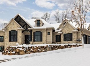 6710 Cottage Hill Ln NE, Cedar Rapids, IA 52411