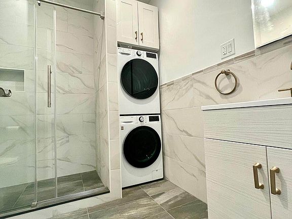 4th image of 1183 Dean St #5