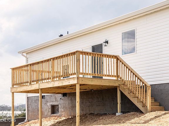 4th image of 137 Turquoise Ln