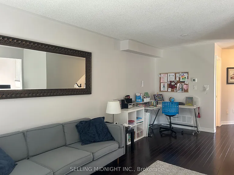 2413 Ravinebrook Cres — Photo 5
