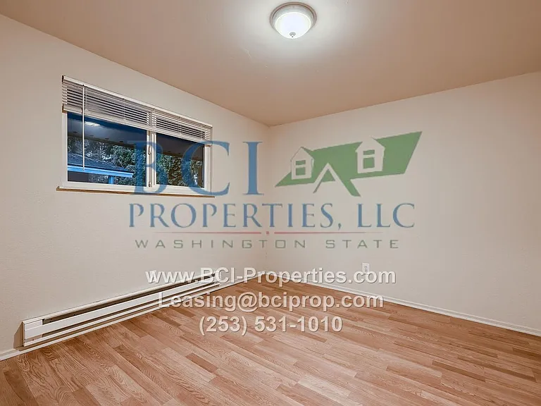 1122 Neil St NE — Photo 8