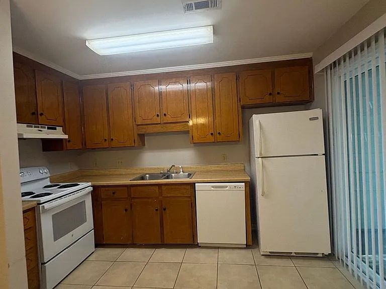 228 Edith Way — Photo 13