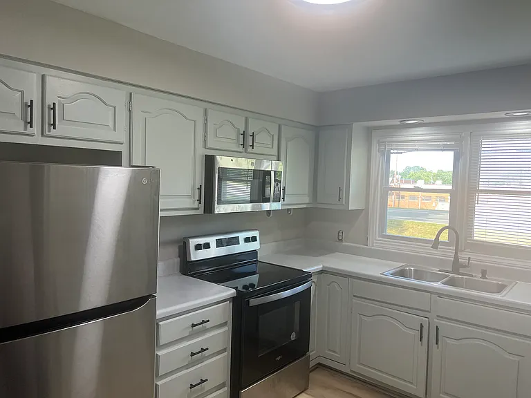 2415 Tucker St — Photo 11