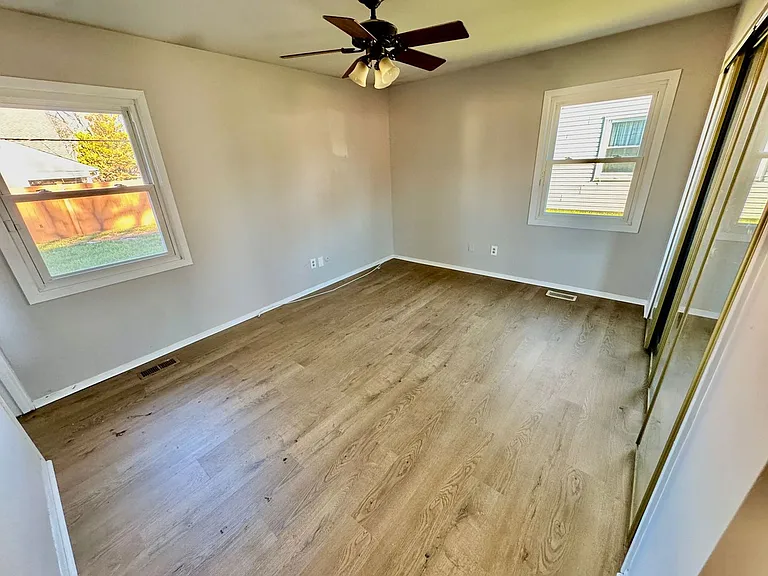 77 Executive Ln — Photo 18
