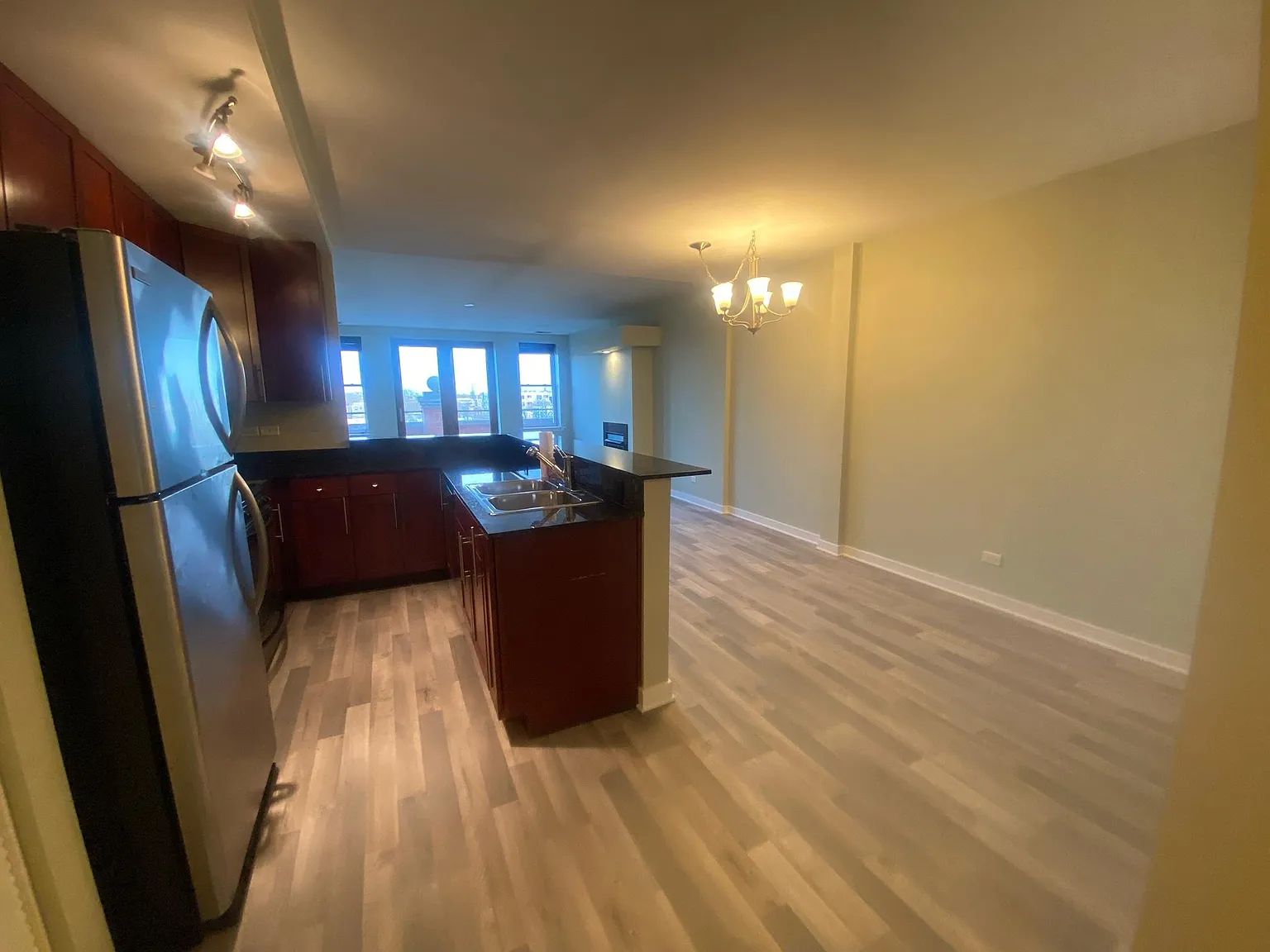 3550 W Montrose Ave — Photo 2