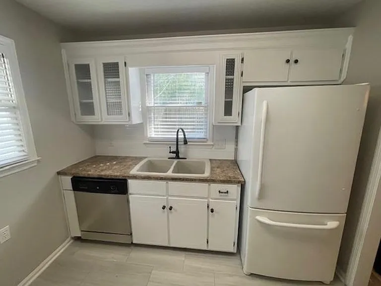 1420 Maplebrook Dr — Photo 8