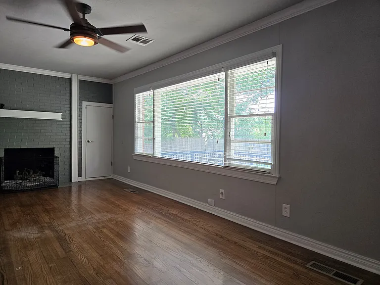 1413 Oxford Way — Photo 6