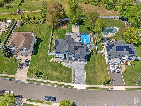2nd image of 104 Autumn Rd